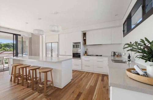 Broadwater House | Beach Haven—A Year-Round Retreat by the Sea