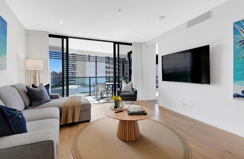 Broadbeach Apartment | BEACH Holiday at Oracle - level 7