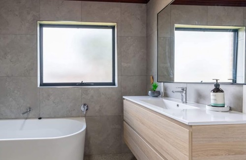 Kiama Downs House | Beach House on Jones Beach