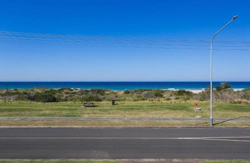 Kiama Downs House | Beach House on Jones Beach