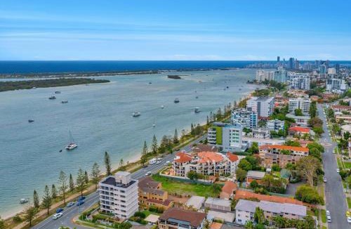 Biggera Waters Apartment | Beach & Wave Break Island Views