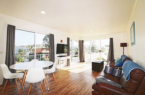 Merimbula Apartment | Beachcomber Apartments: Unit 2 (Downstairs)