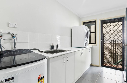 Rainbow Beach House | Beachcomber - Rainbow Shores