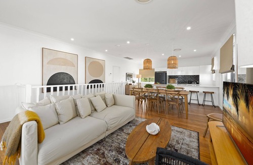 Caves Beach House | "beached@caves" - Entire Home 1.5hrs From Sydney