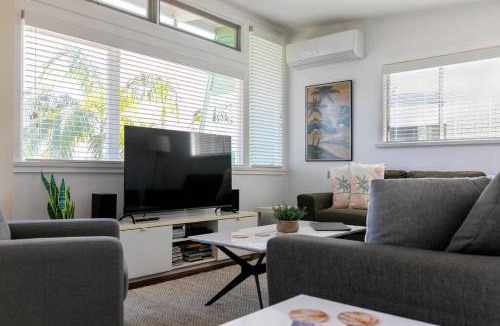 Yamba House | BEACHED @ YAMBA (water views, dog friendly, air con)