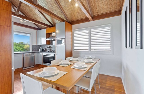 Warana Apartment | Beachfront 3-Bed with Private Pool & Fireplace