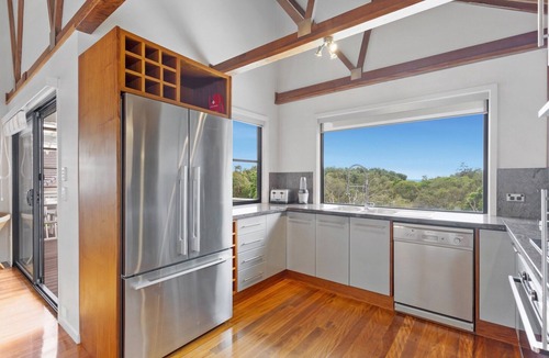 Warana Apartment | Beachfront 3-Bed with Private Pool & Fireplace