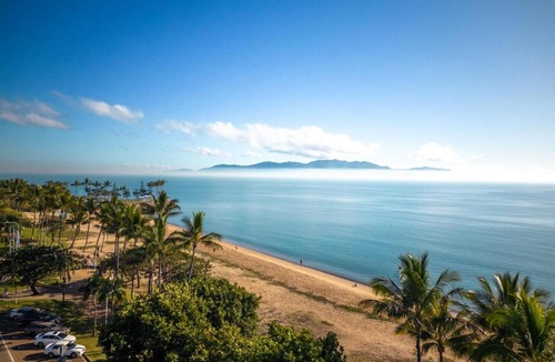 North Ward Apartment | Beachfront 3BR Apartment on The Strand, Pool & Parking