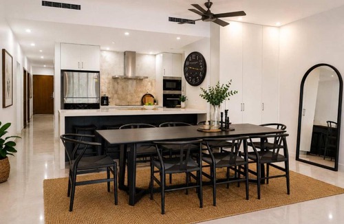 North Ward Apartment | Beachfront 3BR Apartment on The Strand, Pool & Parking