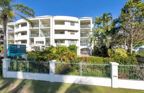 Trinity Beach Apartment | Beachfront Bliss 3-Bedroom Apartment w/Sea View 4