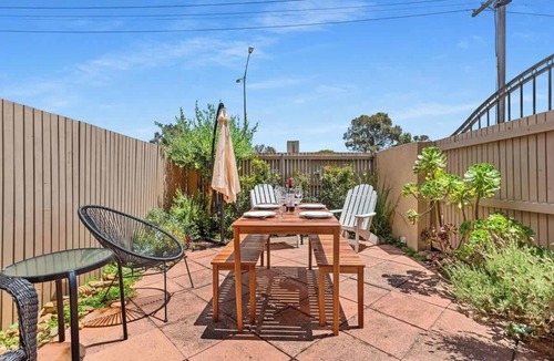 St Kilda Apartment | Beachfront Getaway - In the Heart of St Kilda