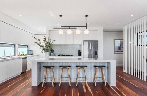 Safety Beach House | Beachfront Luxury - Bay Views, Games, Wineries