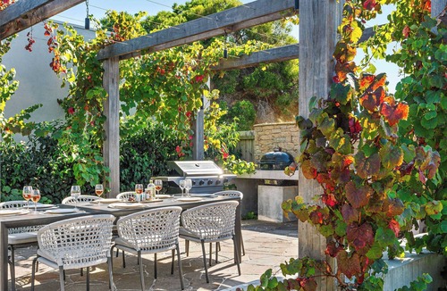 Safety Beach House | Beachfront Luxury - Bay Views, Games, Wineries