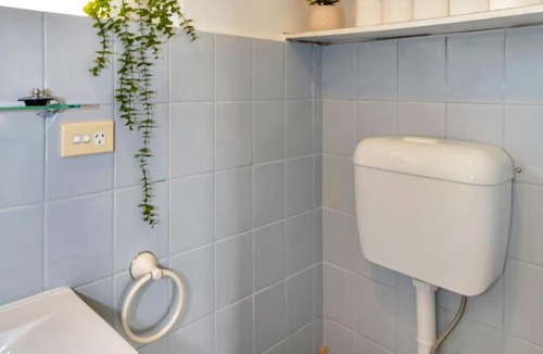 St Kilda Apartment | Beachfront Marine Parade - Rooftop BBQ - Luna Park