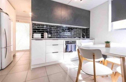 Miami Apartment | Beachfront North Burleigh Apt near Surf Club