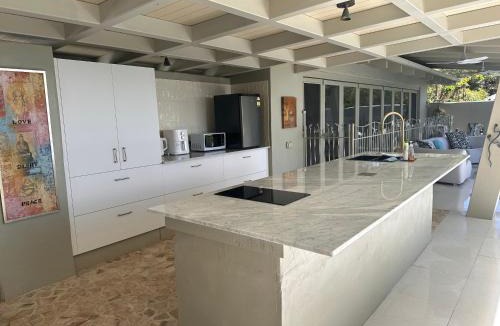 Oak Beach House | Beachfront Peace Cabin