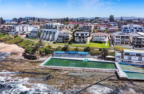 The Entrance Apartment | Beachfront Penthouse at The Entrance - Beach Pool right infront