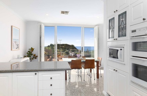 Terrigal Apartment | Beachfront | Views, Sleeps 8, Spa Bath