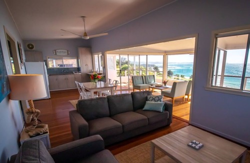 Minnie Water Apartment | Beachfront with Stunning Panoramic Ocean Views