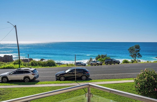 Flynns Beach Apartment | Beachpark 10 - Flynns Beach Ocean Views
