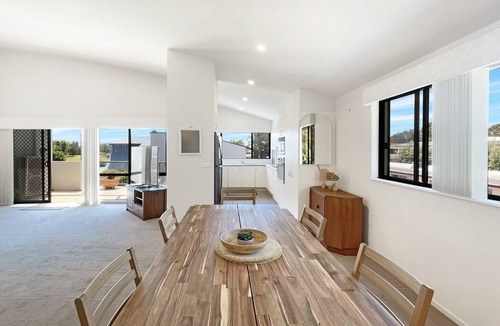 Batehaven Apartment | Beachside 3-Bed Apartment with Garage Parking