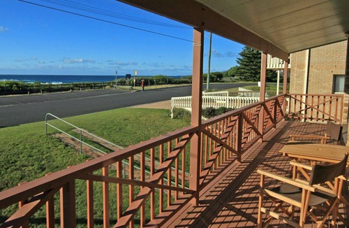 Bermagui House | Beachside - 39 Scenic Drive- Across from the beach,