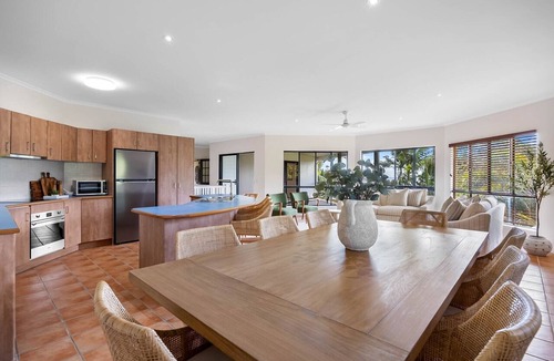 Coolum Beach Apartment | Beachside 4-Bed Retreat with Study Nook & Views