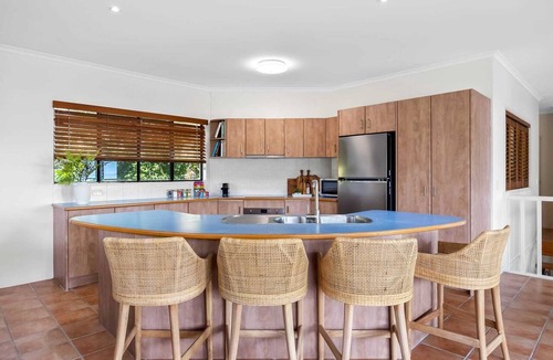 Coolum Beach Apartment | Beachside 4-Bed Retreat with Study Nook & Views