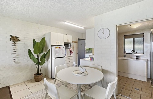 Batehaven Apartment | Beachside Apartment Overlooking Casey’s Beach