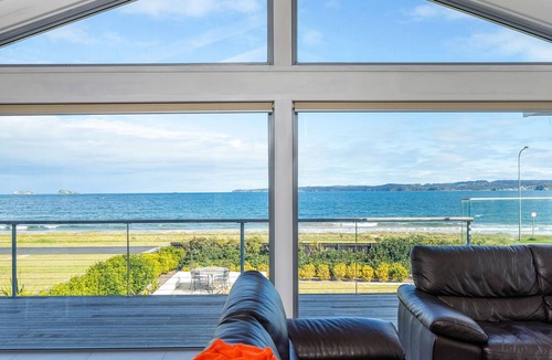 Long Beach House | Beachside Beautiful and Peaceful