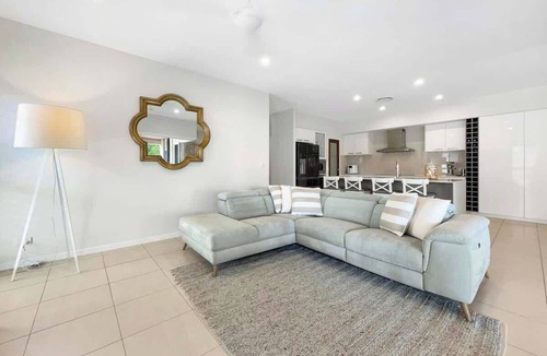 Warana House | Beachside Bliss - Pool, Cinema & Alfresco Living