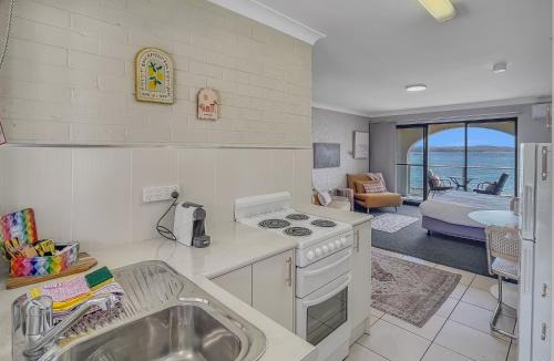 Batehaven Apartment | Beachside Studio Steps from Caseys Beach