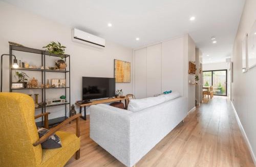 Rosebud House | Beachside Townhouse