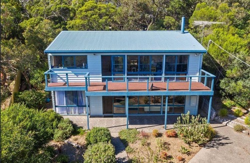 Anglesea House | BEAUTIFUL BEACH HOUSE - BRILLIANT POSITION