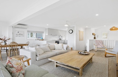 North Avoca House | Beautiful beach views in popular North Avoca location