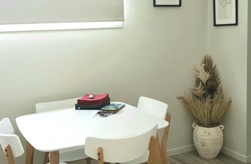 Maclean Apartment | Beautiful river view guesthouse
