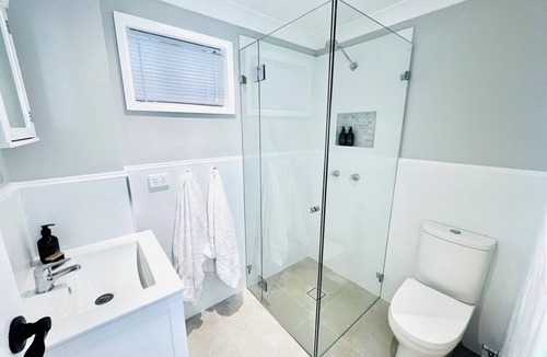Wheeler Heights Villa | Beautifully styled 2 bed villa with romantic loft master and private courtyard.