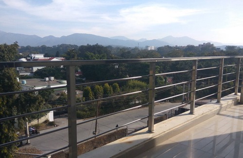 Bullawala Apartment | Bed & Breakfast with Balcony Overlooking Mountains