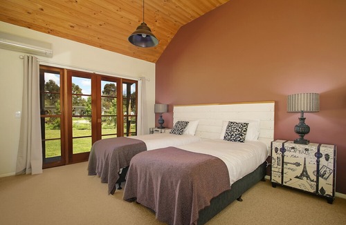 Beechworth Ski Chalet | Beechworth Cedar Cottages - spacious, private 2 Bedroom cottage close to town