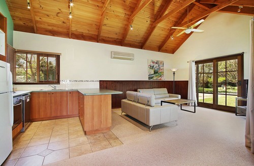 Beechworth Ski Chalet | Beechworth Cedar Cottages - spacious, private 2 Bedroom cottage close to town