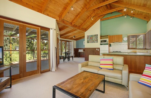 Beechworth Ski Chalet | Beechworth Cedar Cottages - spacious, private 2 Bedroom cottage close to town