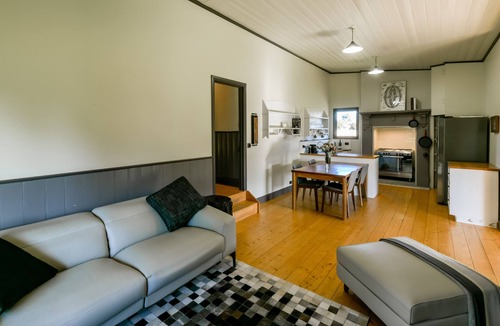 Beechworth House | Beechworth Waterfall Cottage