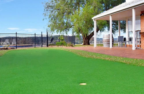 Pokolbin House | Beggars Bridge Vineyard Homestead w/pool + wifi + tennis + vineyard