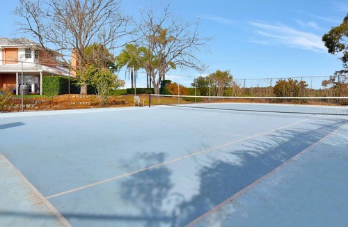 Pokolbin House | Beggars Bridge Vineyard Homestead w/pool + wifi + tennis + vineyard