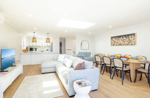 Anna Bay House | Bel Air, 8A Ocean Ave - pet friendly, water views and air con