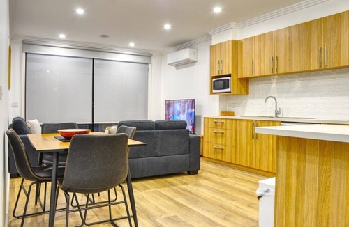 Ballarat East House | Bella - Modern, two Bedroom Townhouse Close to Ballarat CBD