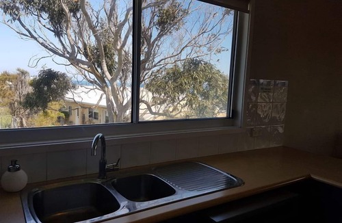 Ventnor House | Bella Views - Beach front, WiFi and Foxtel! Availability School Holidays