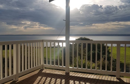 Ventnor House | Bella Views - Beach front, WiFi and Foxtel! Availability School Holidays