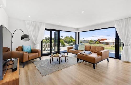 Callala Beach House | Bellagio - Swimming Pool with Ocean Views