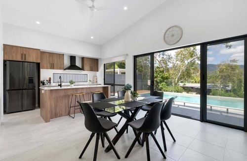 Trinity Beach House | Belle Escapes The Trio In Trinity